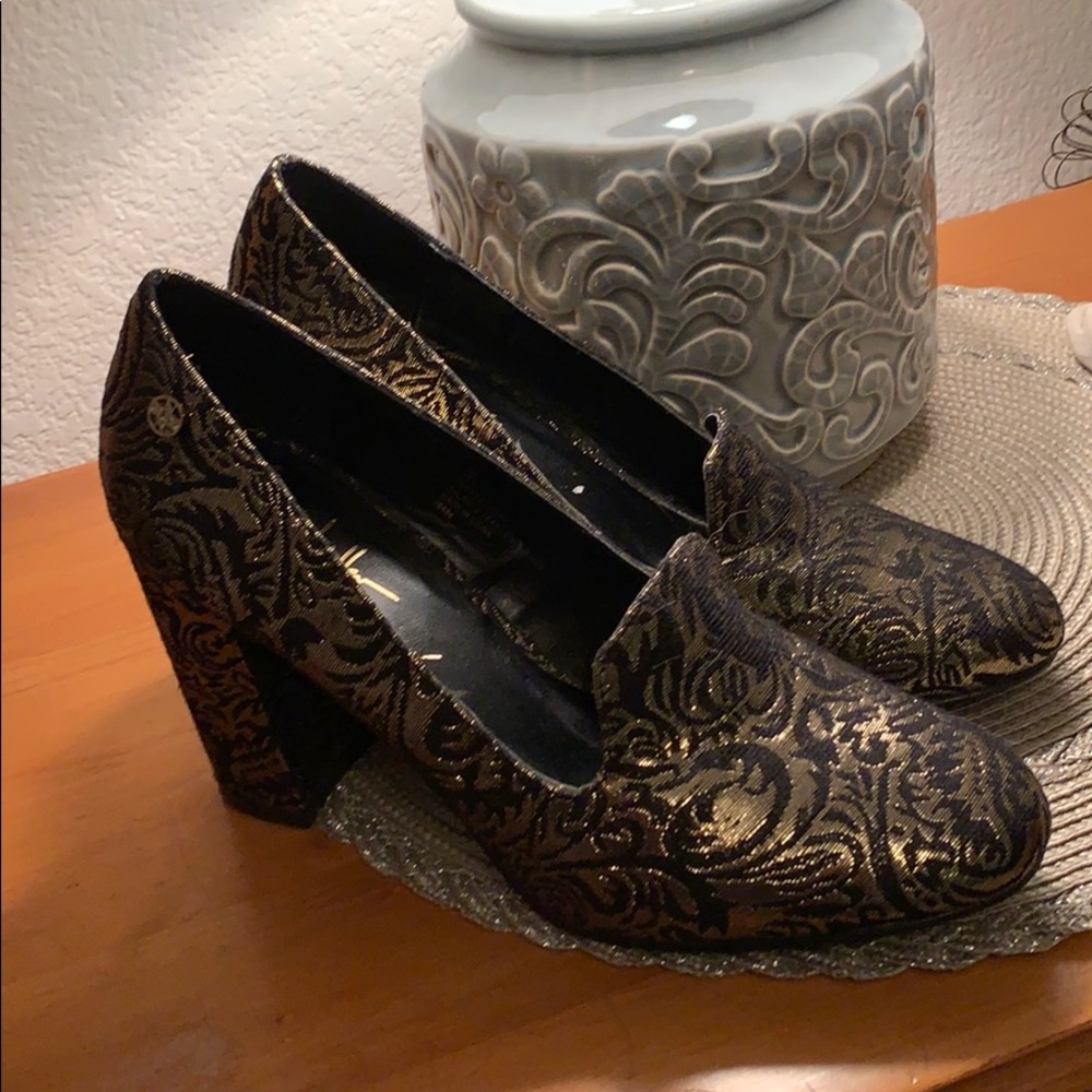 Nicole Miller party pumps